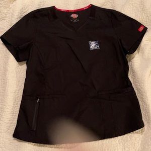 Dickies Women’s Scrub top, black, size L
